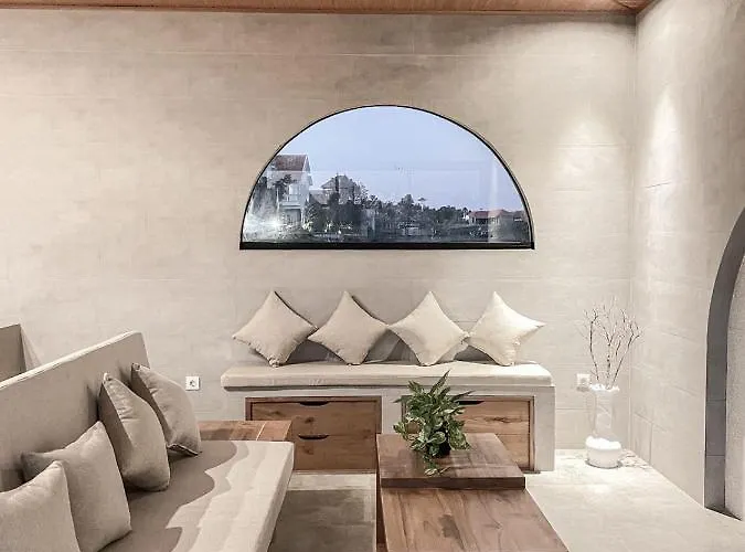 Mandevilla Villa *